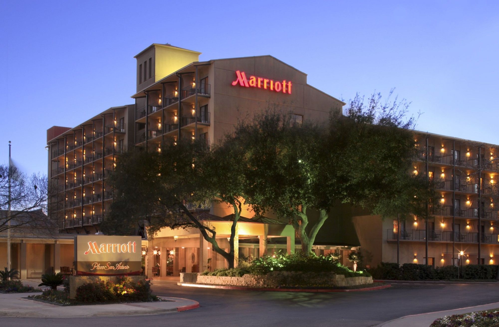 Marriott Plaza San Antonio Hotel Exterior photo